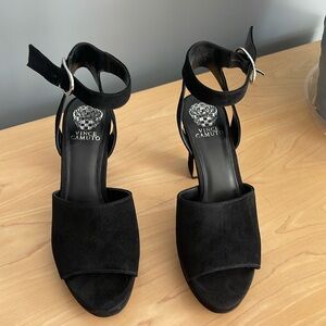 Vince Camuto Sophette Black suede textured heel. Size 9.5